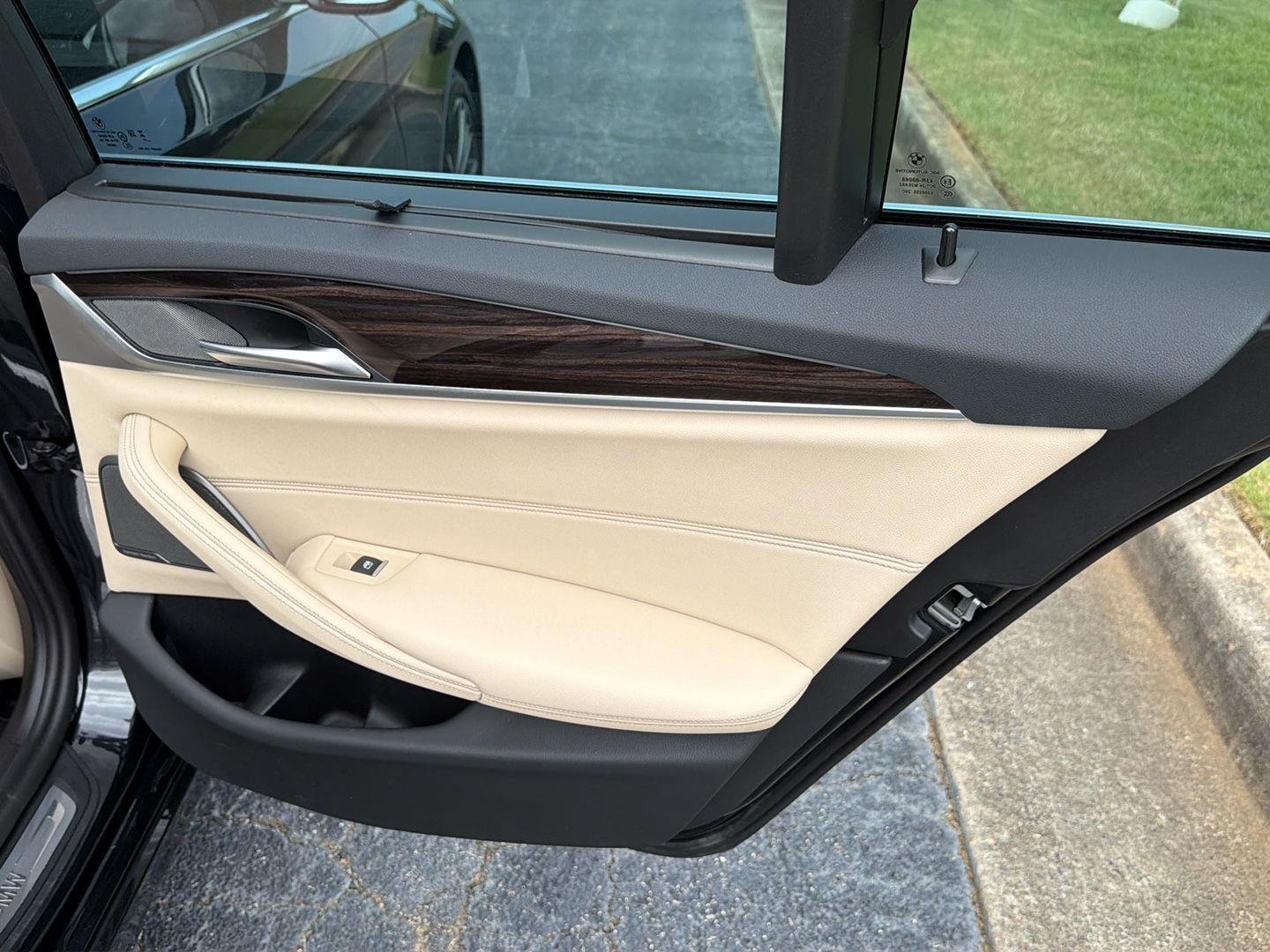 Used 2023 Black Sapphire Metallic BMW 530i image 15