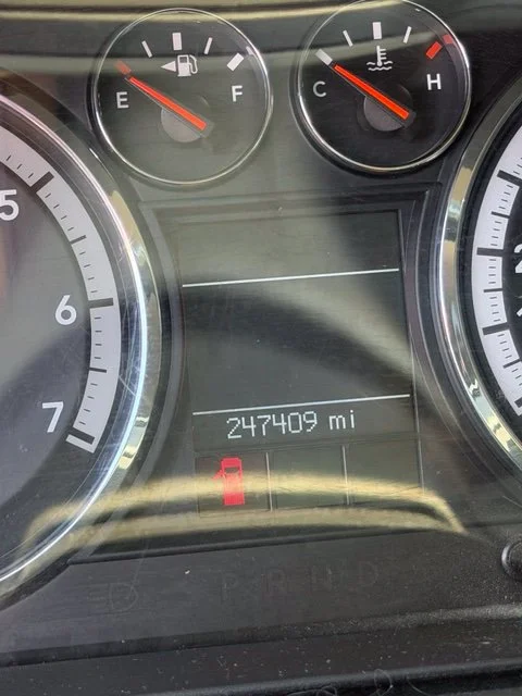 Used 2009 White Dodge SLT image 6