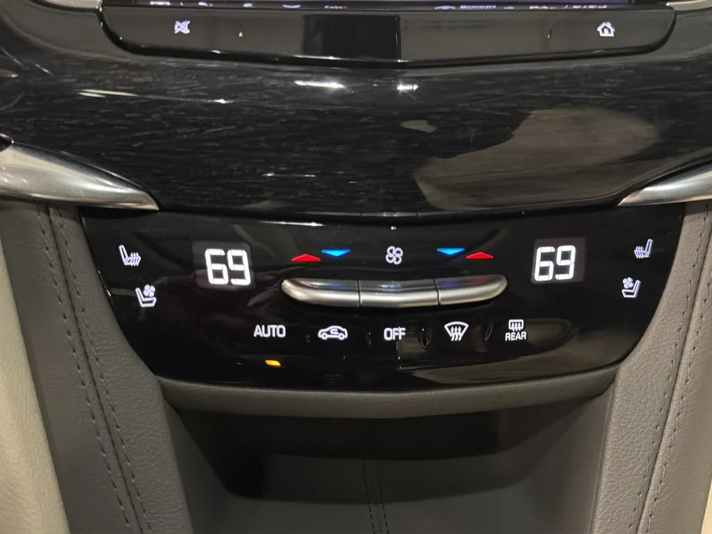 Used 2023 White Cadillac Premium Luxury image 20