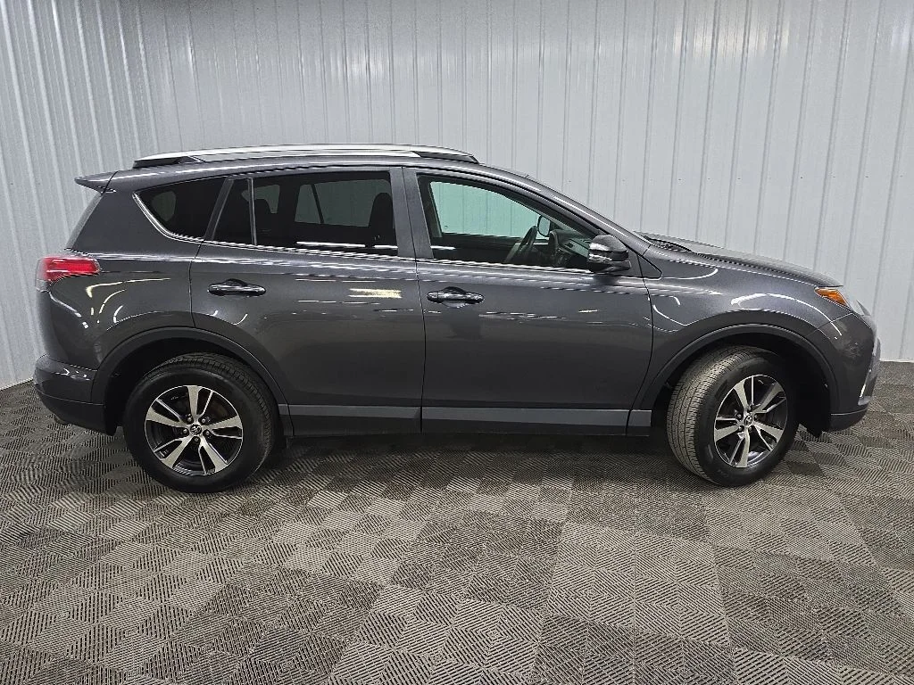 Used 2018 Gray Toyota XLE image 2