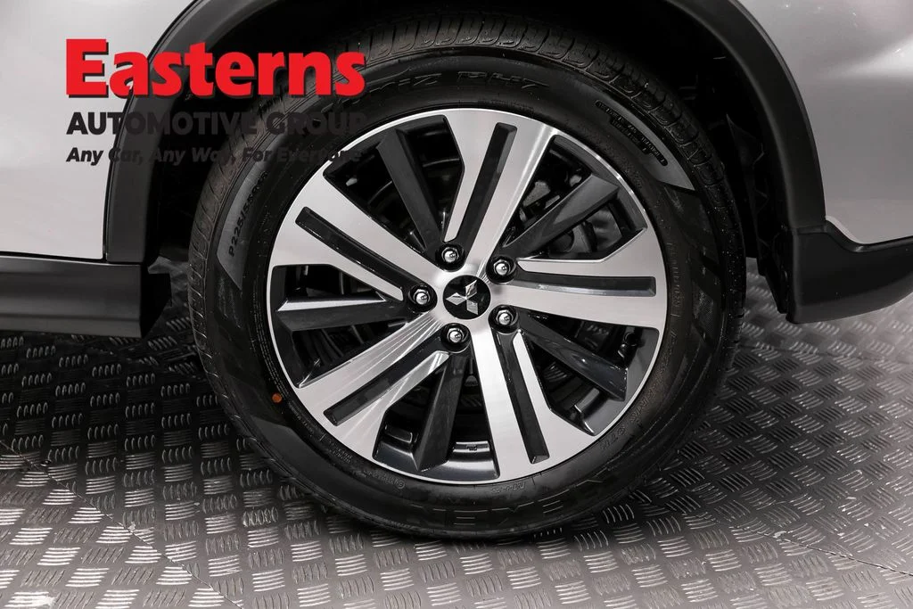 Used 2025 Silver Mitsubishi 2.0 SE image 8