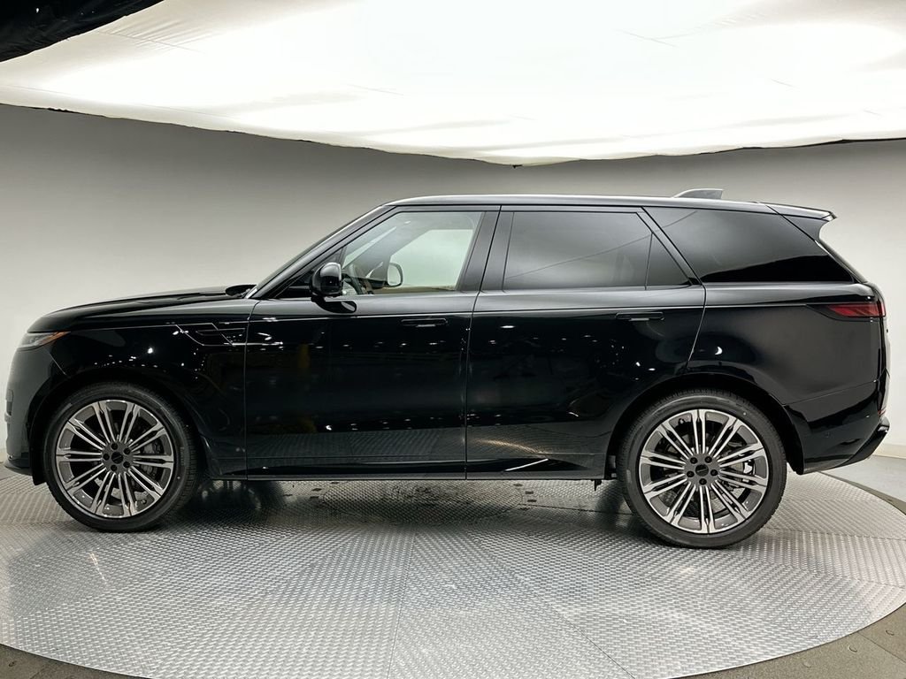 New 2026 Santorini Black Land Rover Dynamic SE image 2