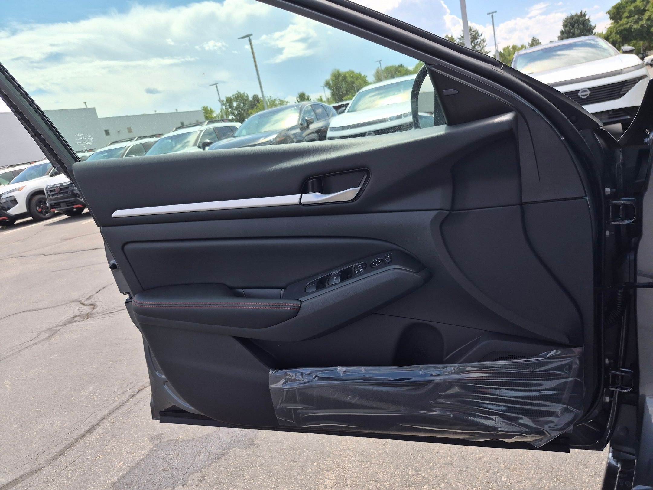 New 2026 Gun Metallic / Super Black Two-tone Nissan SR image 11