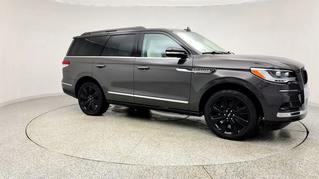 Used 2024 Chroma Caviar Dark Gray Metallic Clearcoat Lincoln Black Label 4x4 image 3