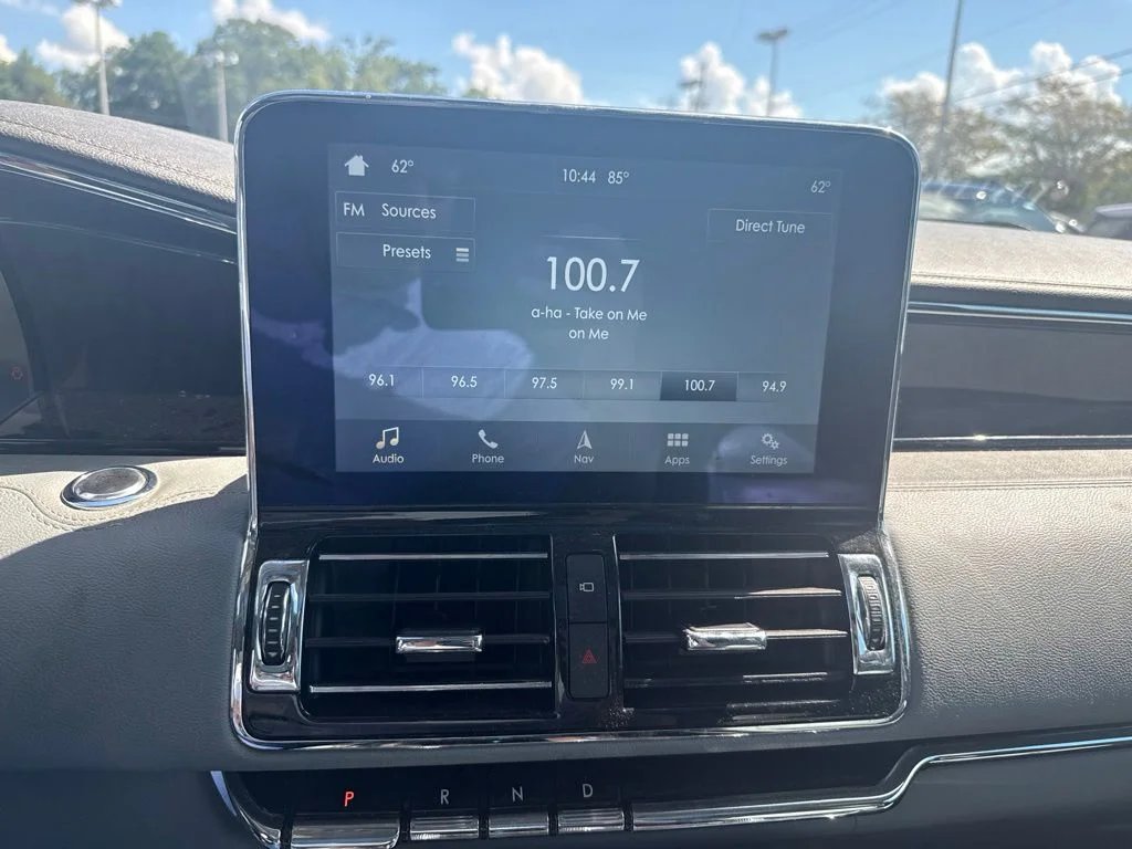 Used 2019 Blue Lincoln Select image 9