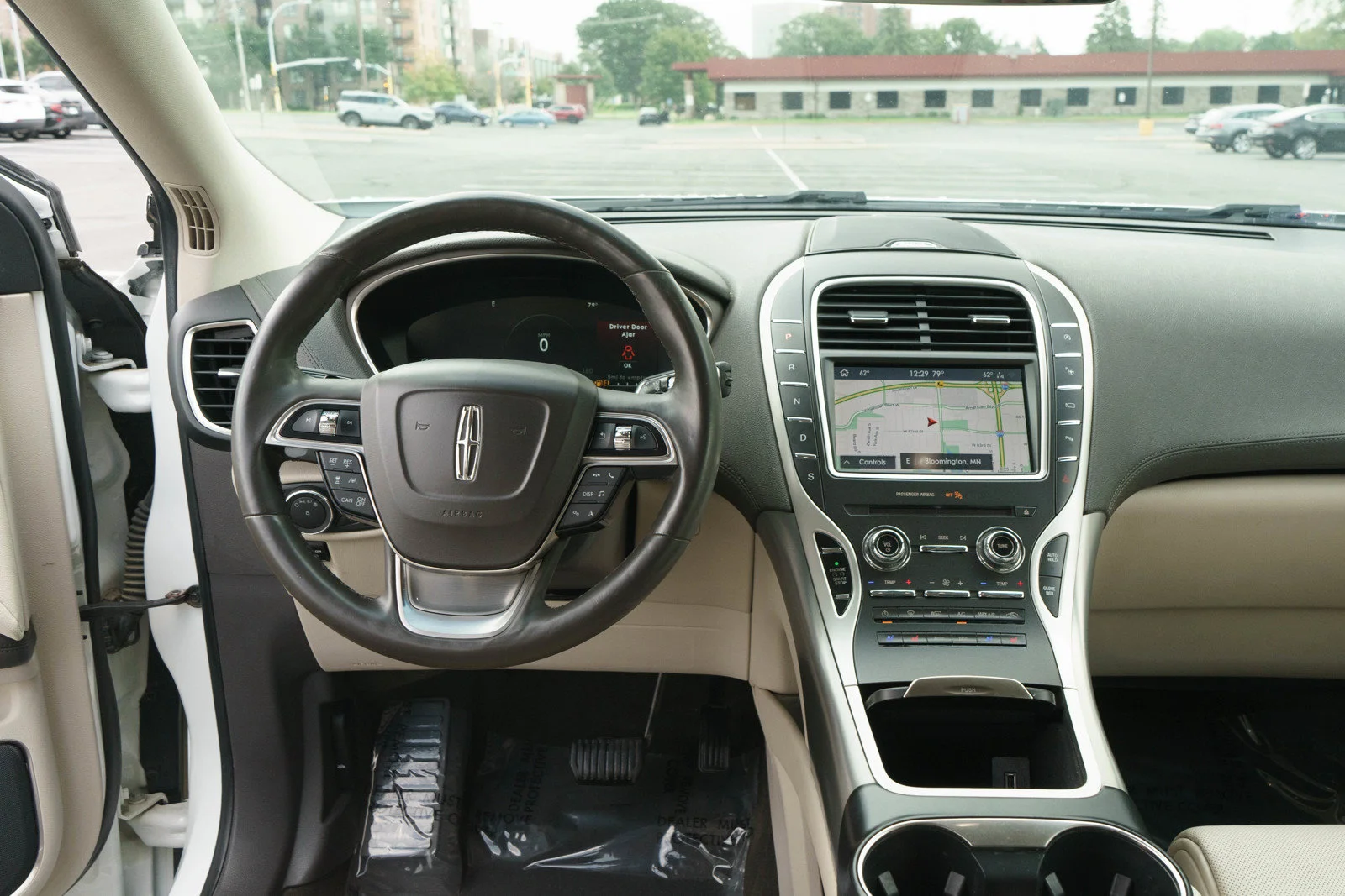 Used 2020 White Lincoln Reserve image 12