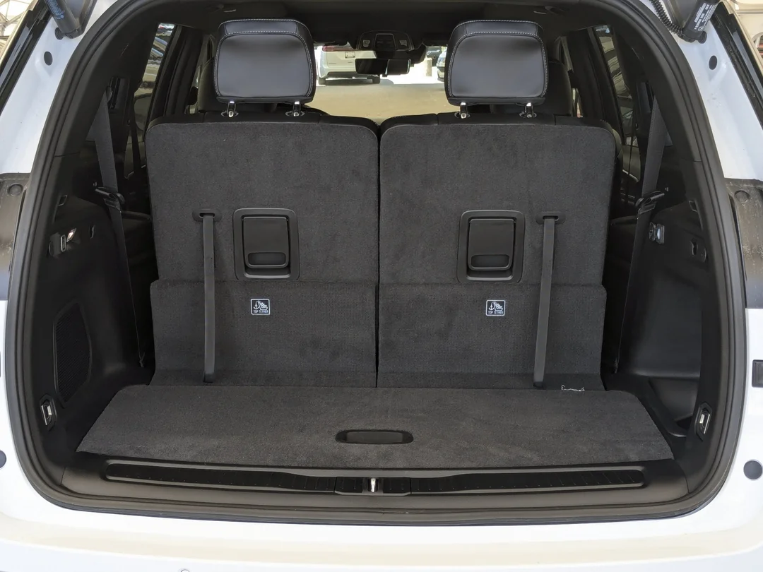 New 2026 White Jeep Limited - - 4x4 - 20 Gloss Black Wheels - Pano Sunroof - 6-Pass Seating - FamCam & More! image 31