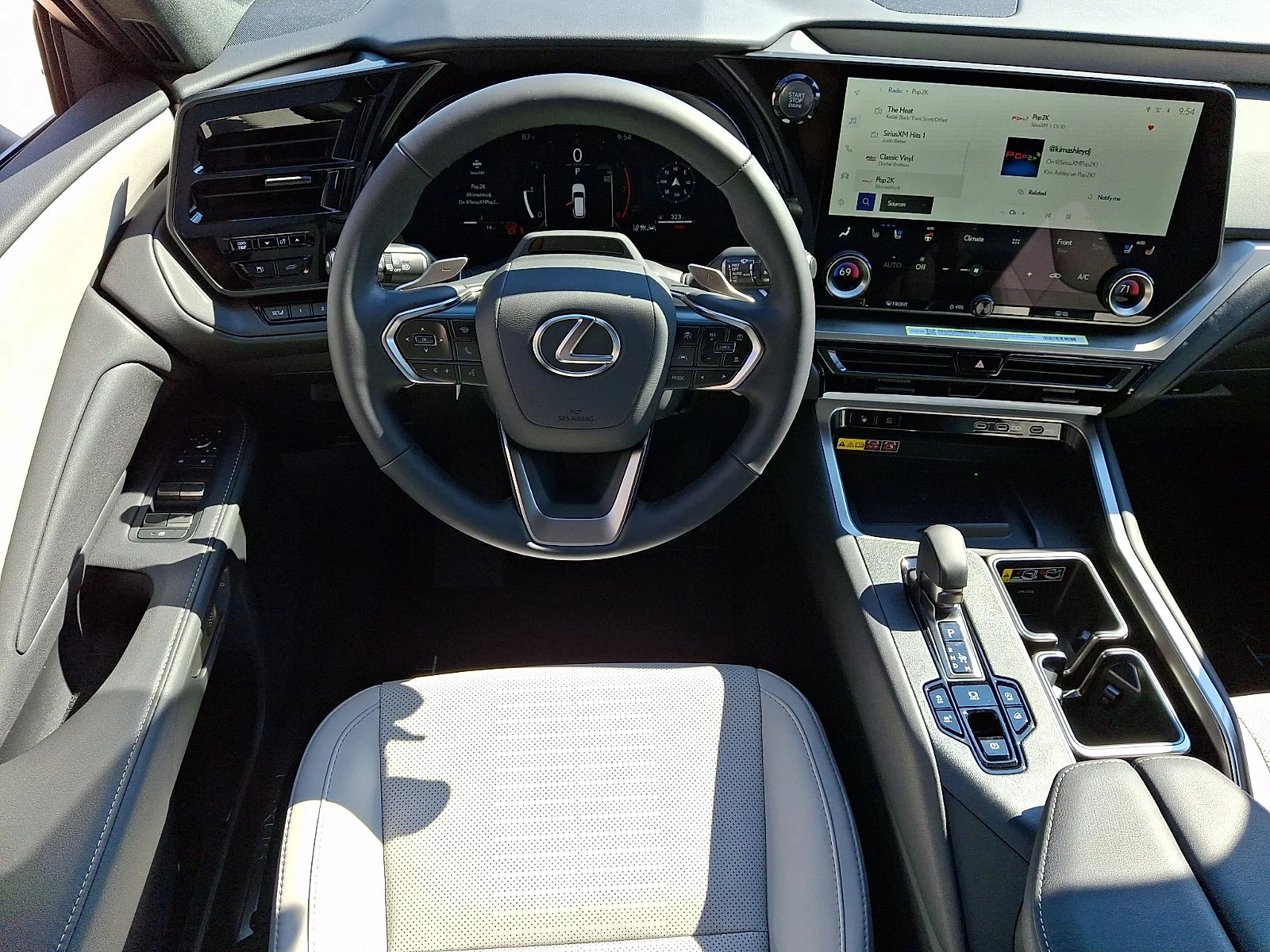 New 2026 Wind Chill Pearl Lexus  image 8