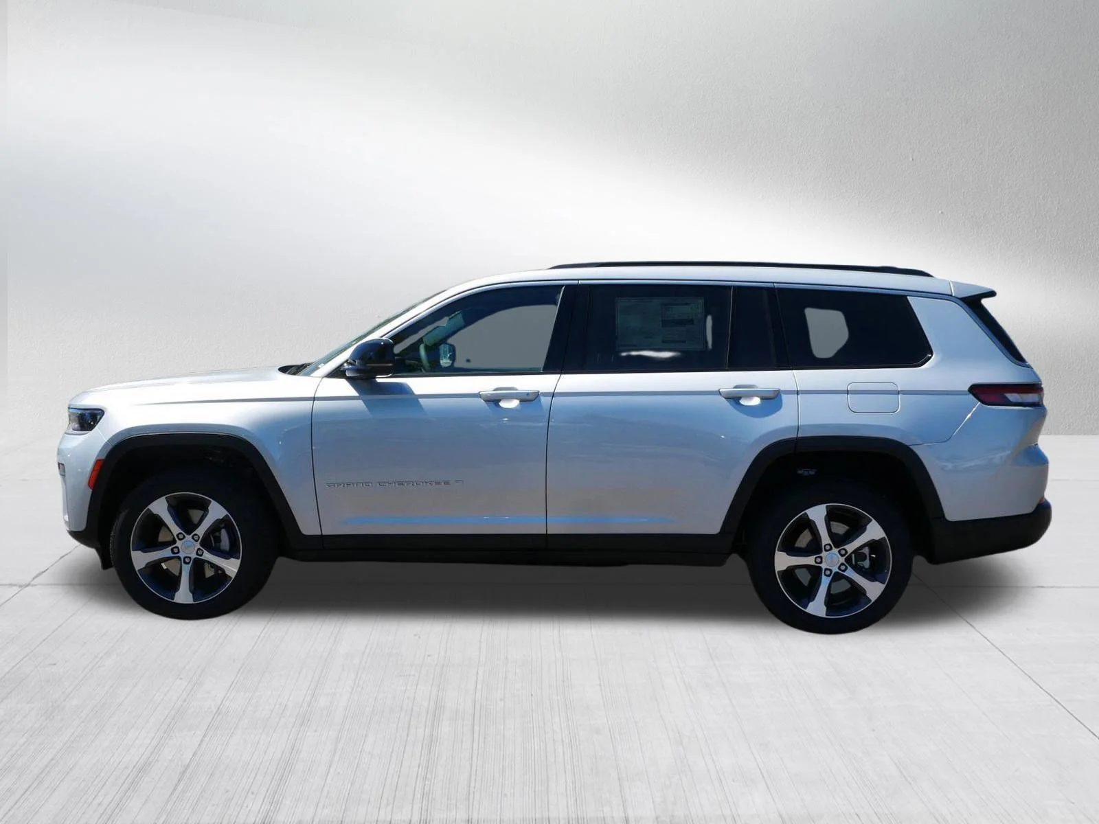 New 2026 Silver Zynith Exterior Paint Jeep Limited image 4