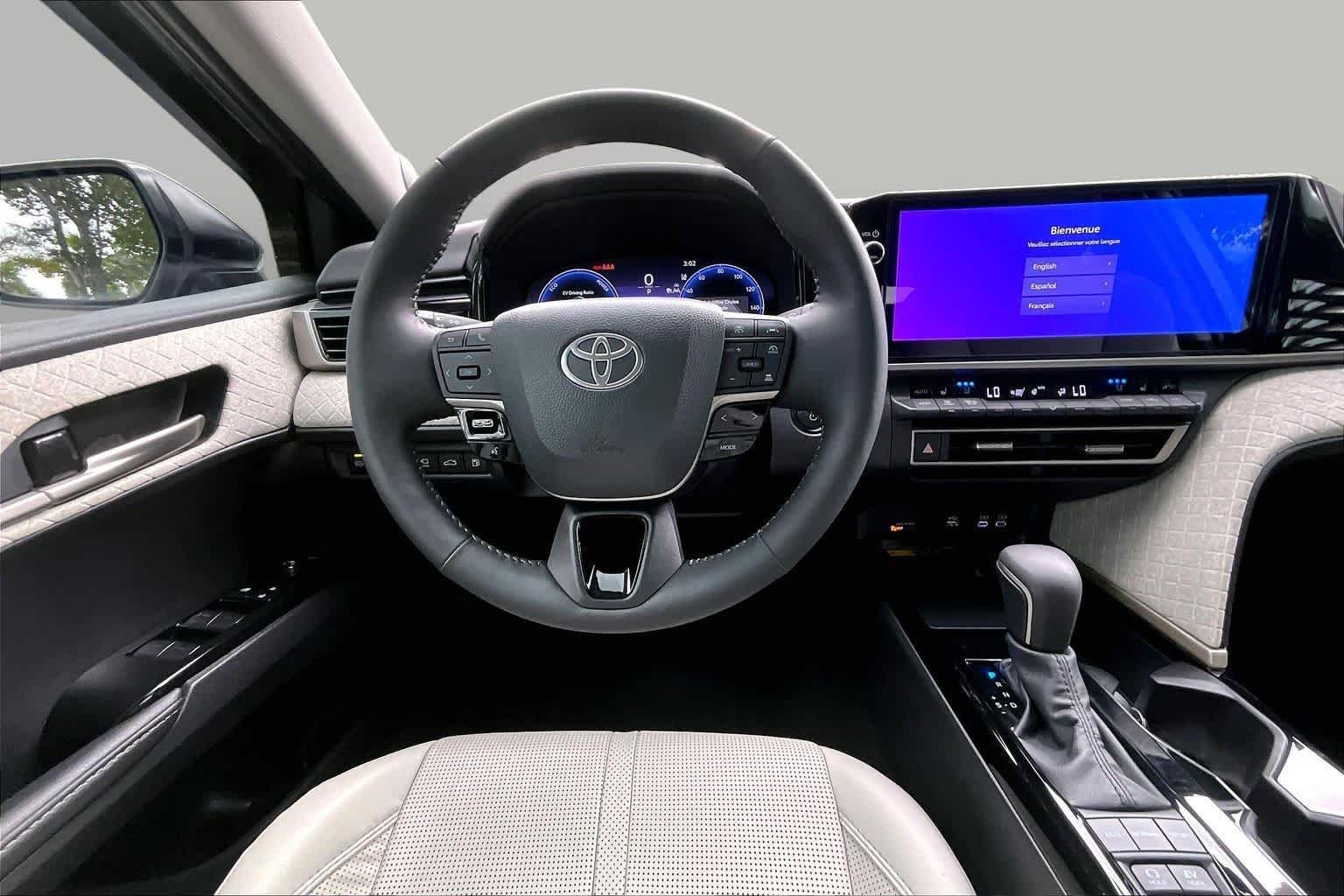 Used 2025 Heavy Metal Toyota XLE image 6