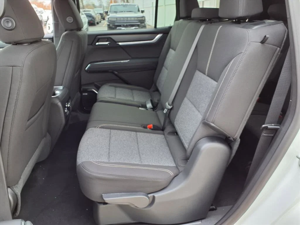 2026 GMC Acadia Elevation - Photo 7