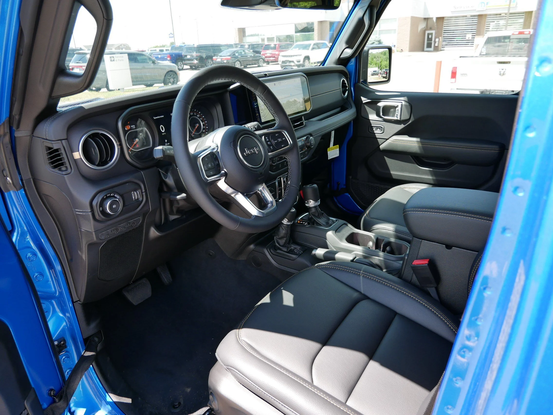 New 2026 Hydro Blue Pearl-Coat Exterior Paint Jeep Sahara image 7