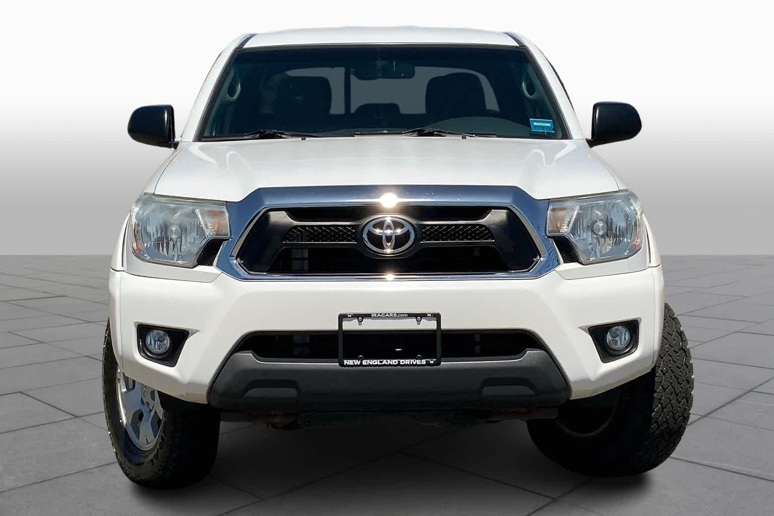 Used 2013 Super White Toyota  image 4
