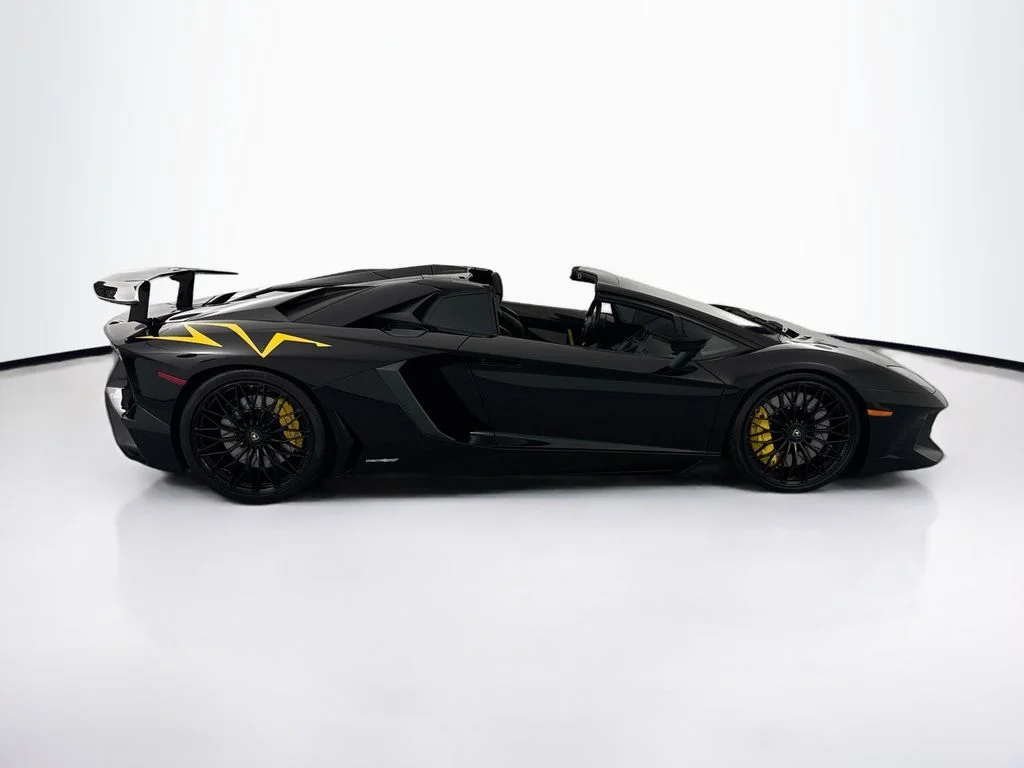 Used 2017 Black Lamborghini LP750-4 SuperVeloce image 4