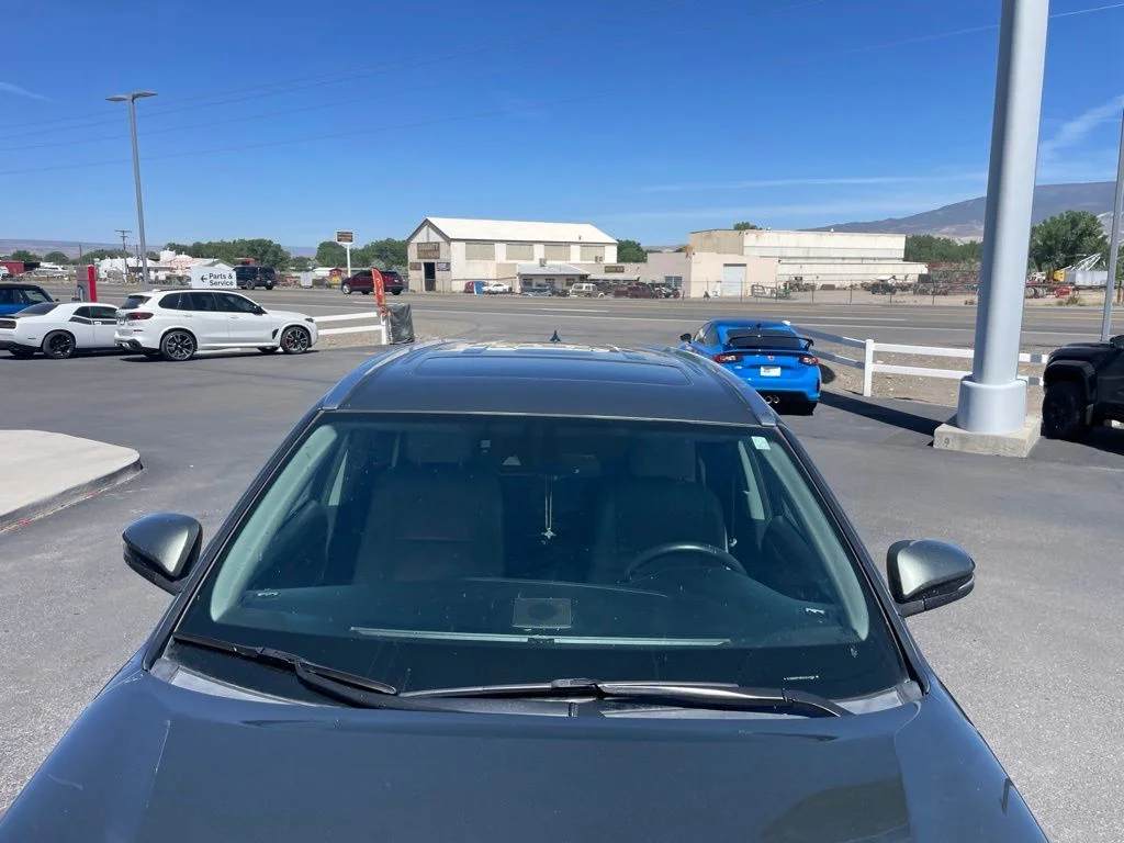 Used 2016 Jade Metallic Toyota Limited image 3