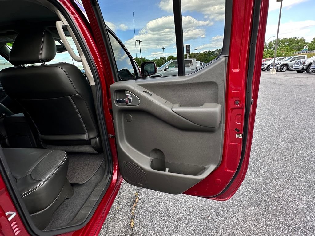 Used 2021 Red Nissan Crew Cab PRO-4X 4x4 image 18