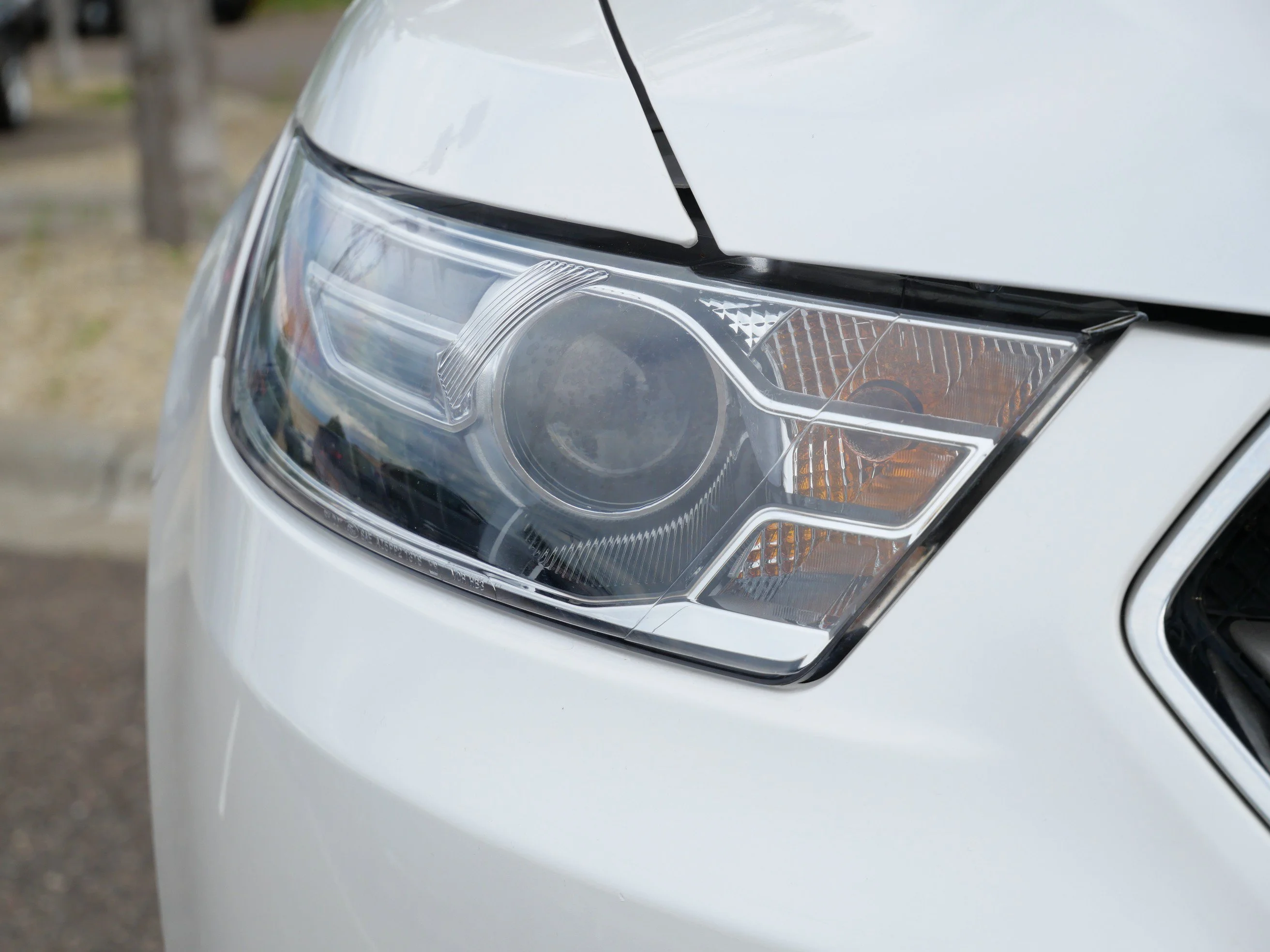 Used 2018 White Platinum Metallic Tri-Coat Ford SEL image 9