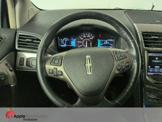 Used 2011  Lincoln Base image 19