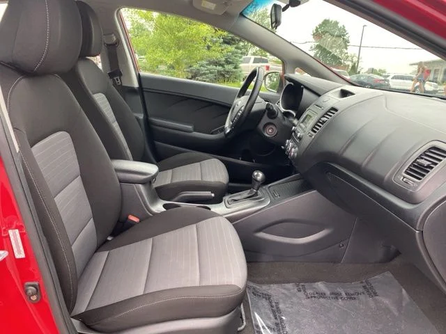 Used 2015 Red Kia EX image 27