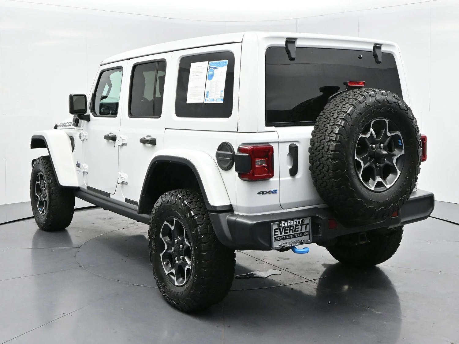 Used 2023 Bright White Clearcoat Jeep Rubicon image 6