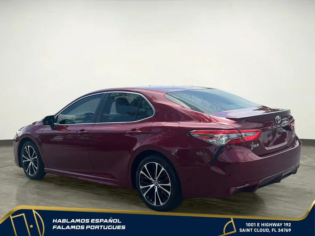 Used 2018 Red Toyota SE image 4