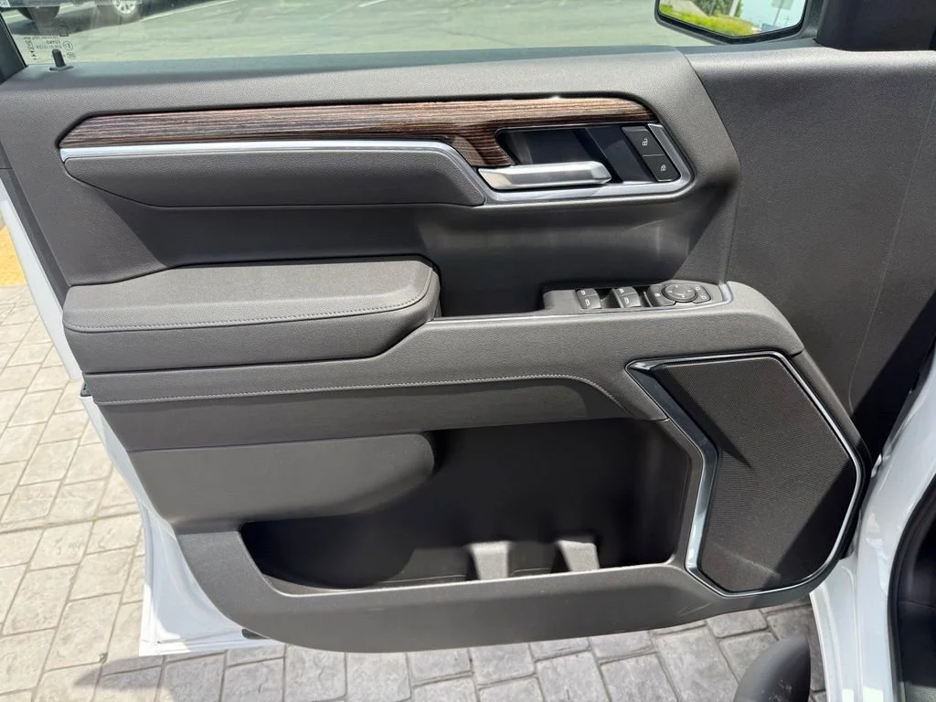 New 2026 Summit White GMC Elevation image 30