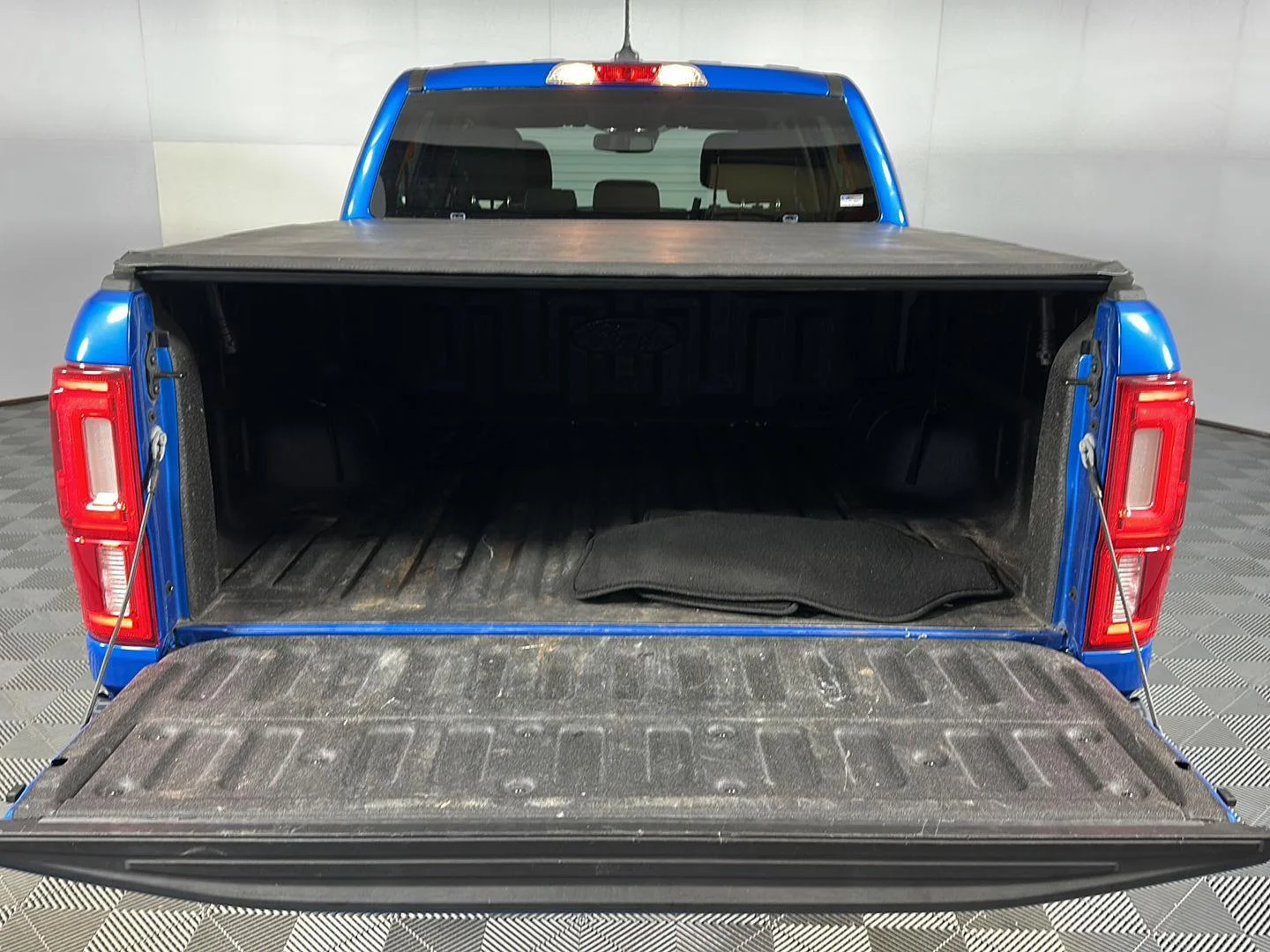 Used 2022 Velocity Blue Ford XLT image 8