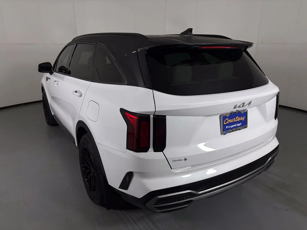 Used 2022 White Kia S image 6