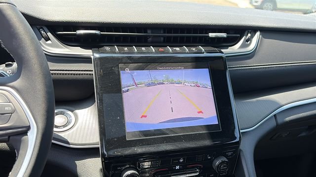 Used 2023 White Jeep Altitude image 19