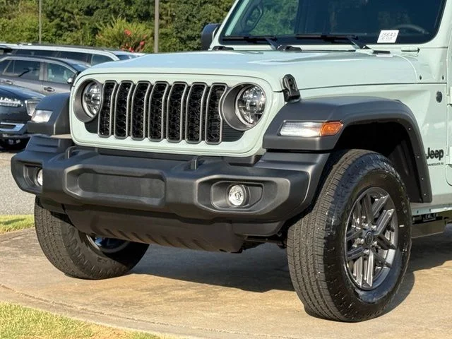 New 2026 Earl Clearcoat Jeep Sport S image 10