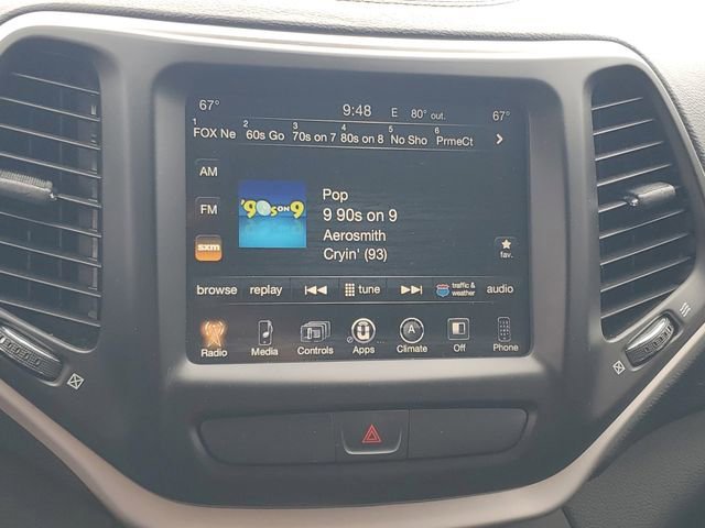 Used 2018 White Jeep Latitude Plus image 16