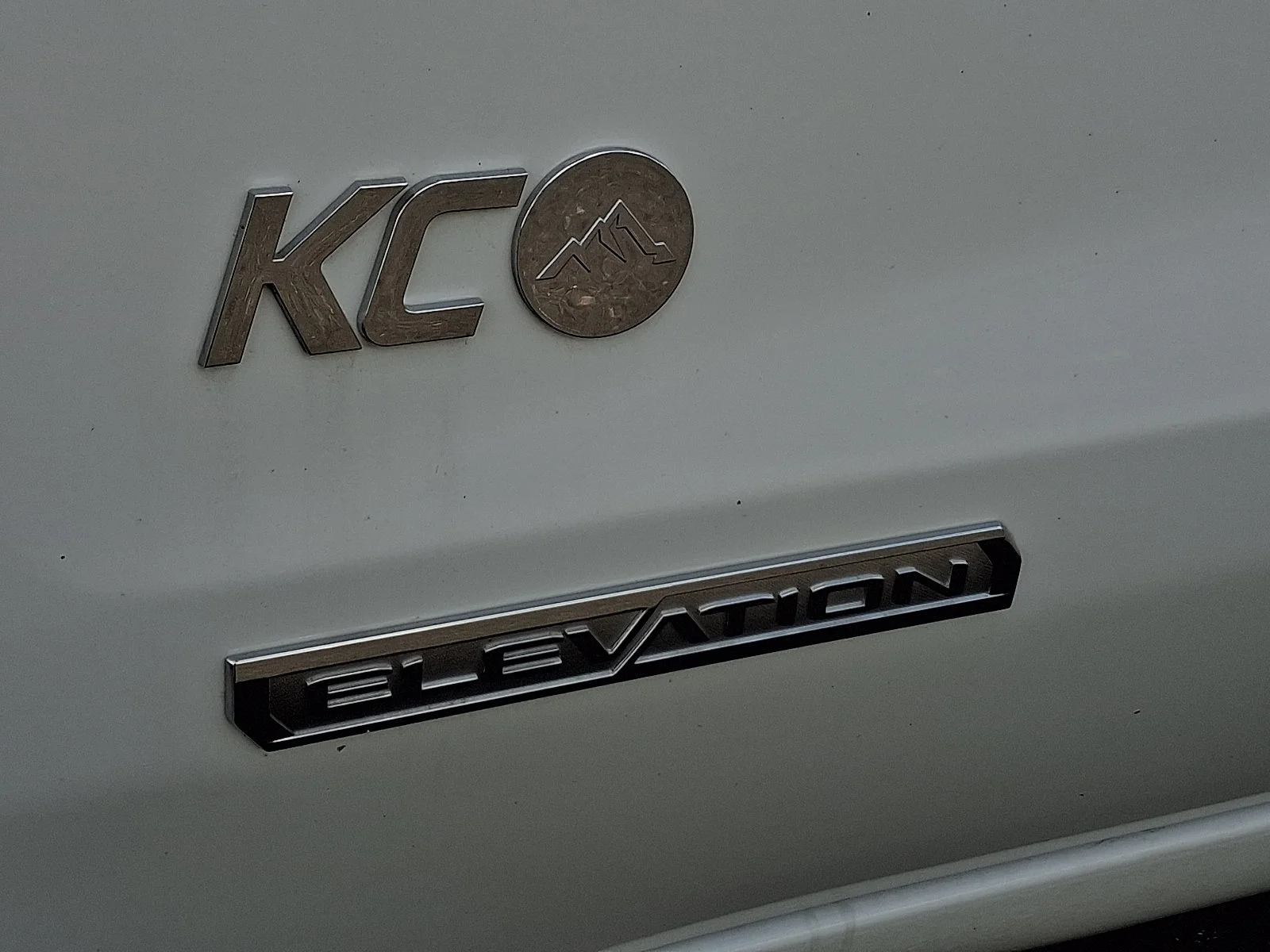 Used 2022 Summit White   Gaz GMC Elevation image 32