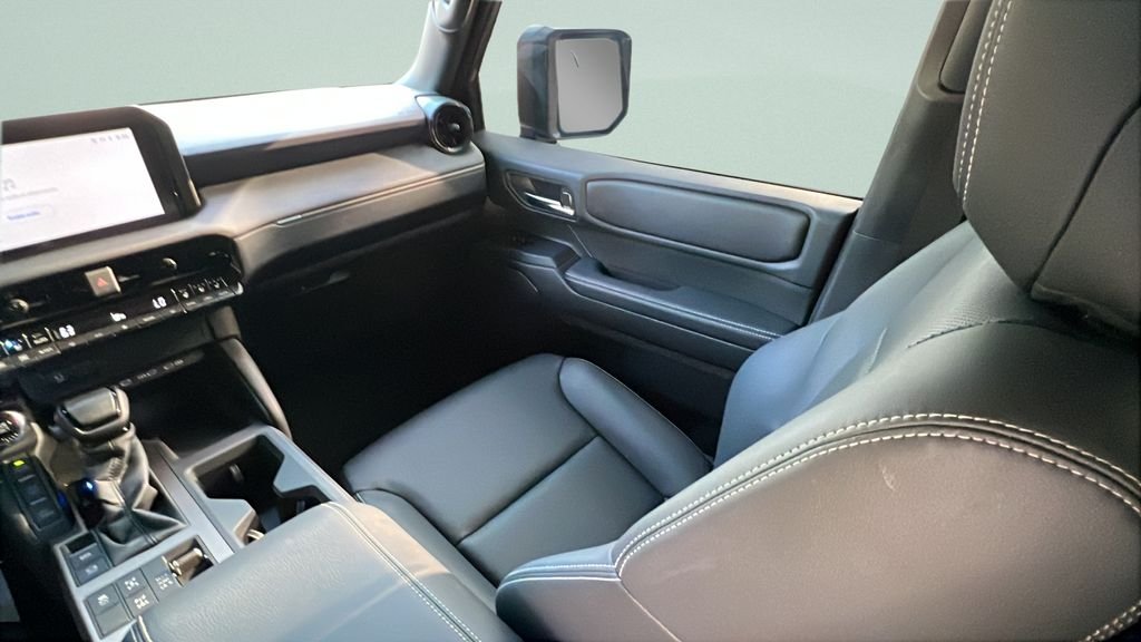 Used 2025  Toyota Base image 13