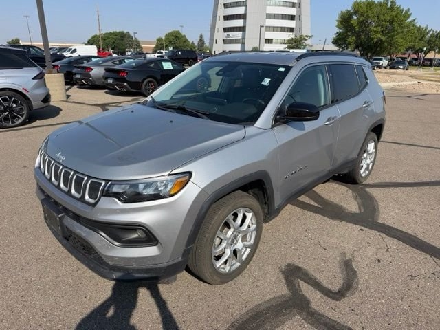 Used 2022 Silver Jeep Latitude Lux image 8