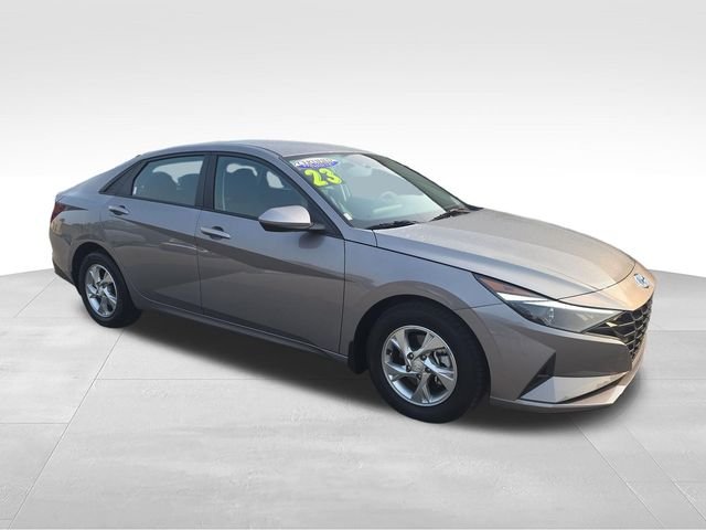 Used 2023 Silver Hyundai SE image 7