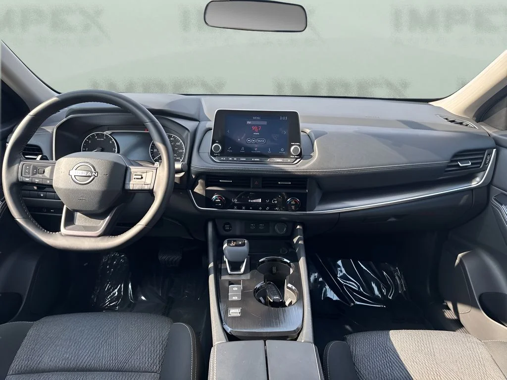 Used 2025 Gray Nissan SV image 12