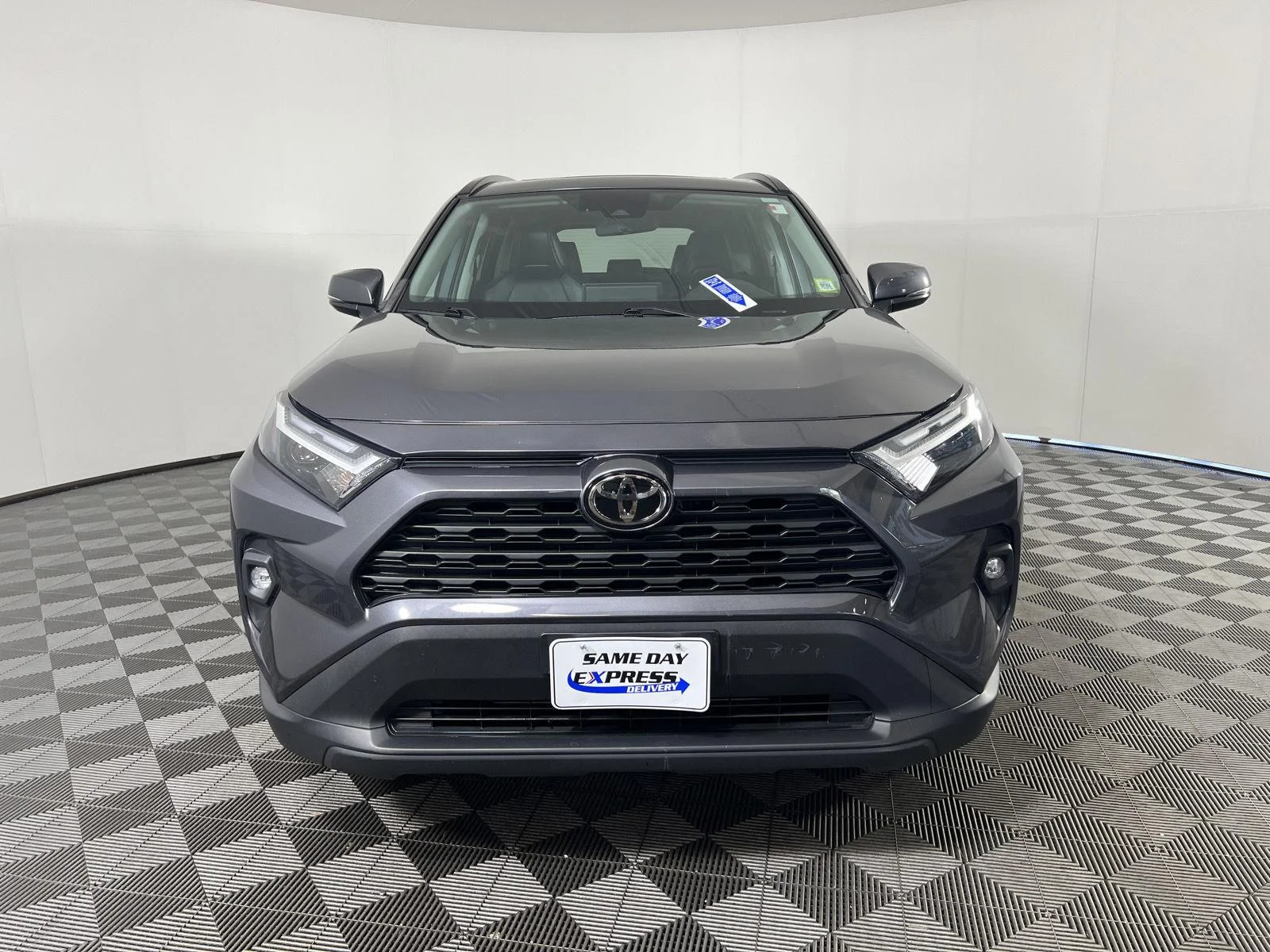 Used 2022 Magnetic Gray Metallic Toyota XLE Premium image 36