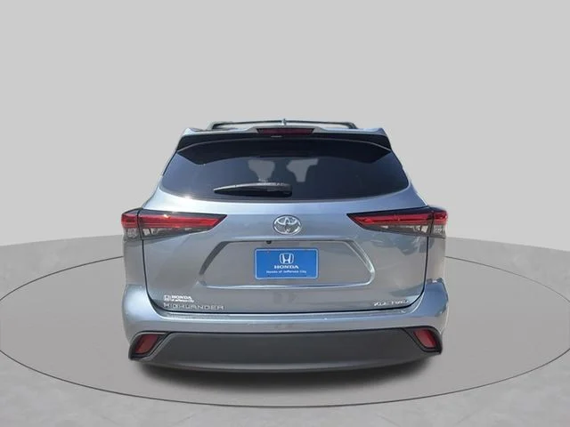 Used 2021  Toyota XLE image 4