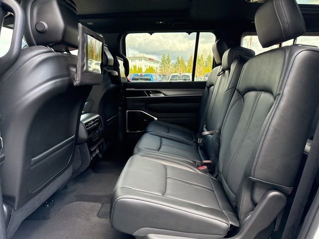 New 2026 Bright White Clear-Coat Exterior Paint Jeep Limited Reserve image 10