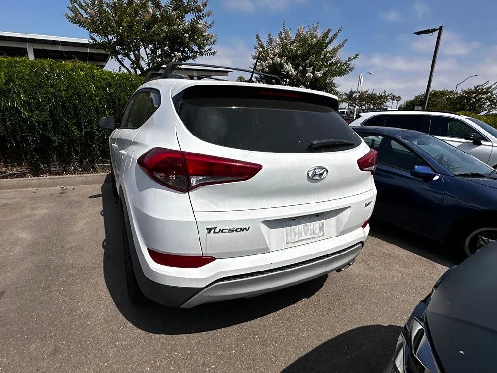 Used 2017 White Hyundai Night image 25