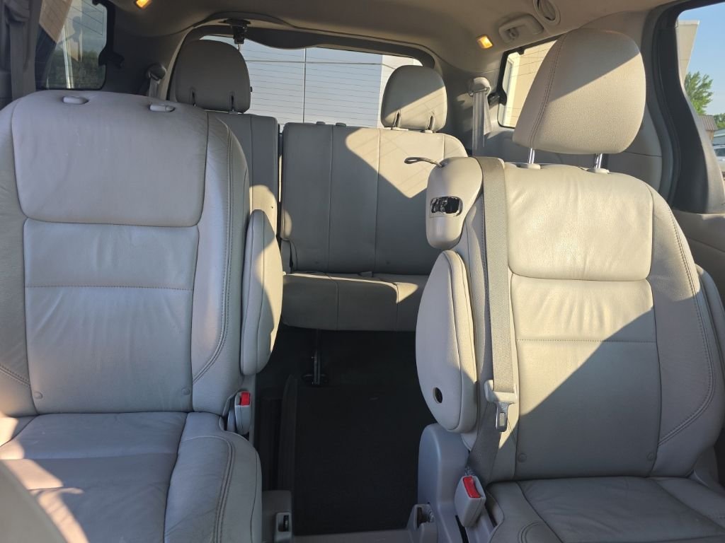 Used 2015 Blue Toyota XLE image 22