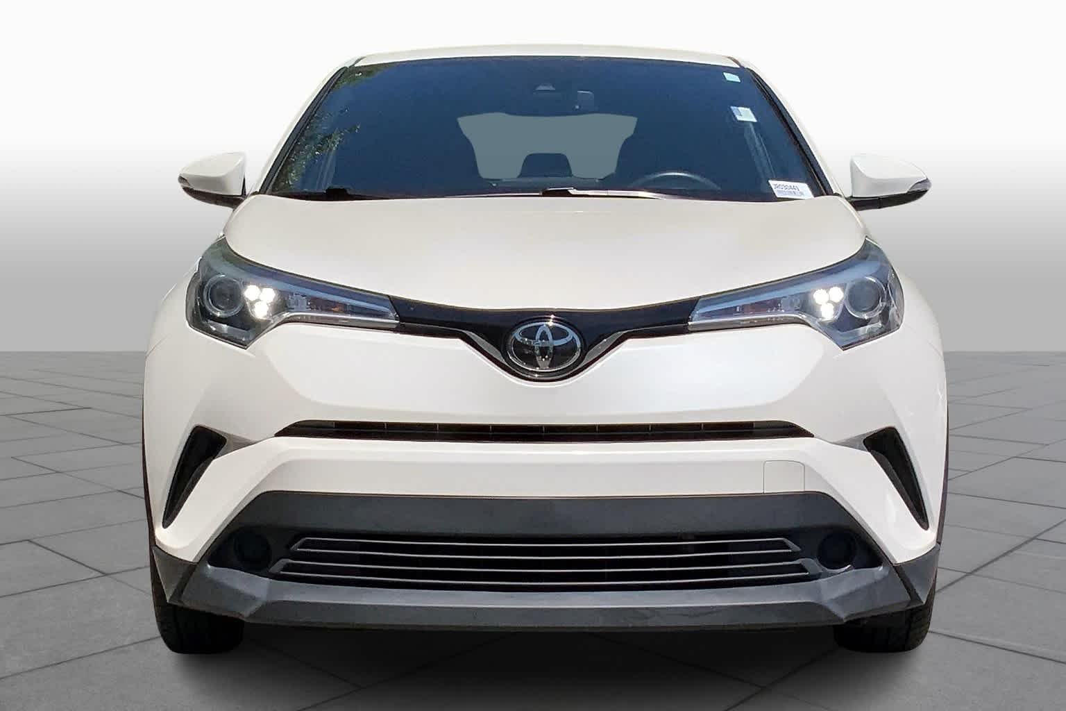 Used 2018 Blizzard Pearl Toyota XLE image 3