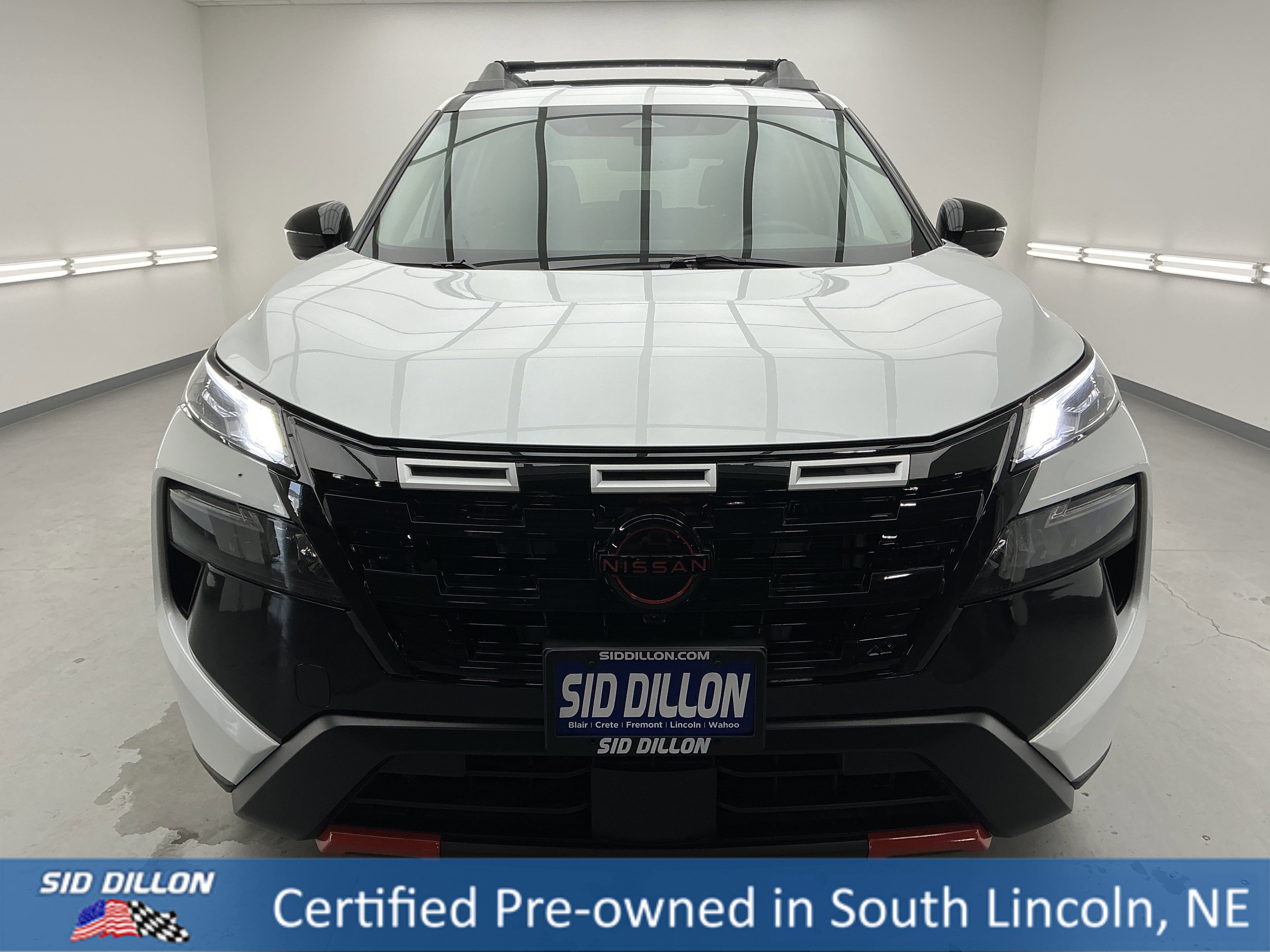 View vehicle photo 2