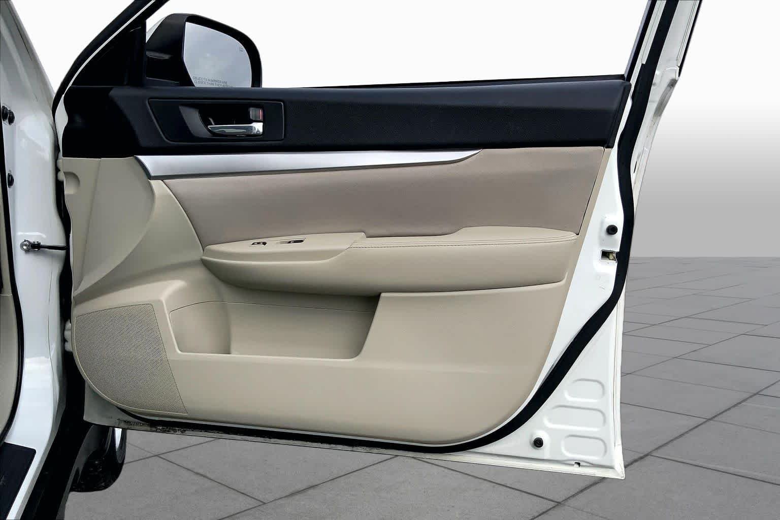 Used 2014 Satin White Pearl Subaru 2.5i Premium image 22