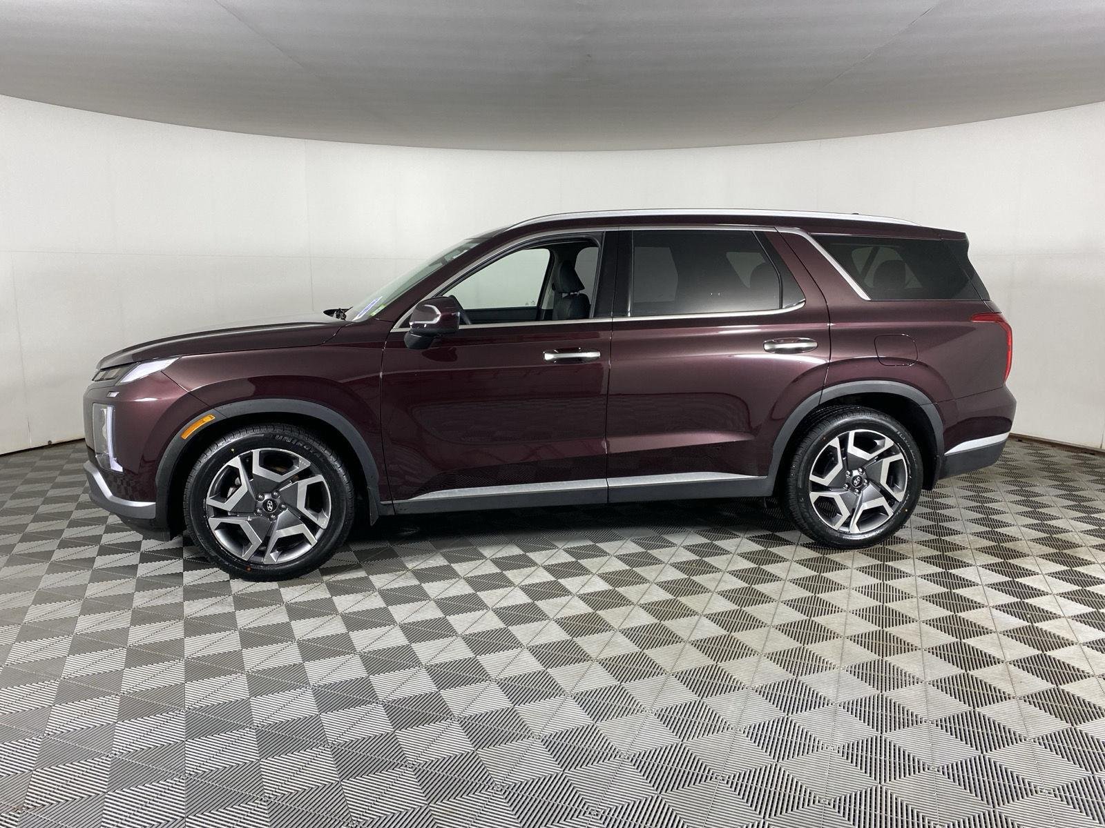 Used 2023 Sierra Burgundy Hyundai Limited image 7