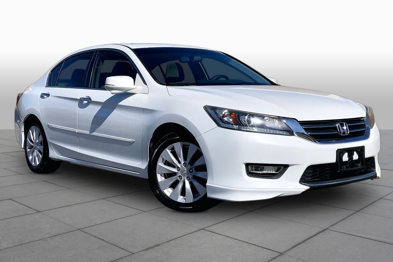 Used 2013 Honda Accord EX with VIN 1HGCR2F72DA269637 for sale in Westwood, MA