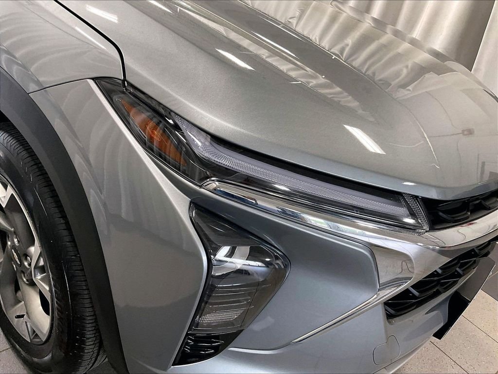 Used 2025 Gray Chevrolet LT image 32