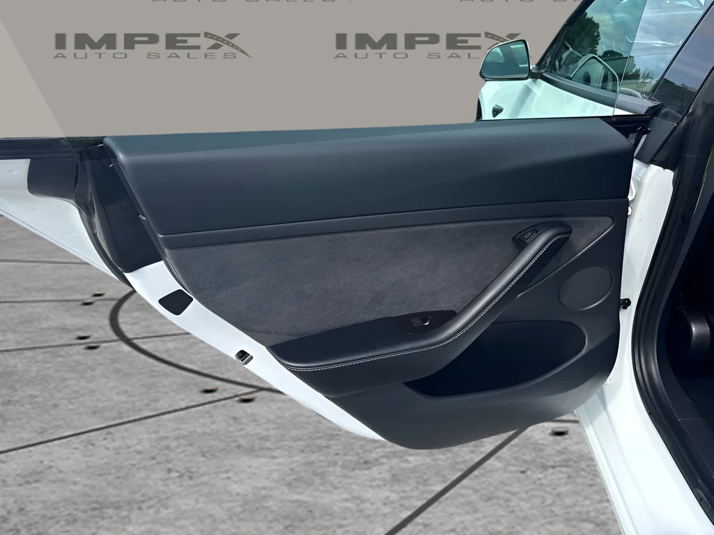 Used 2021 White Tesla Long Range image 30