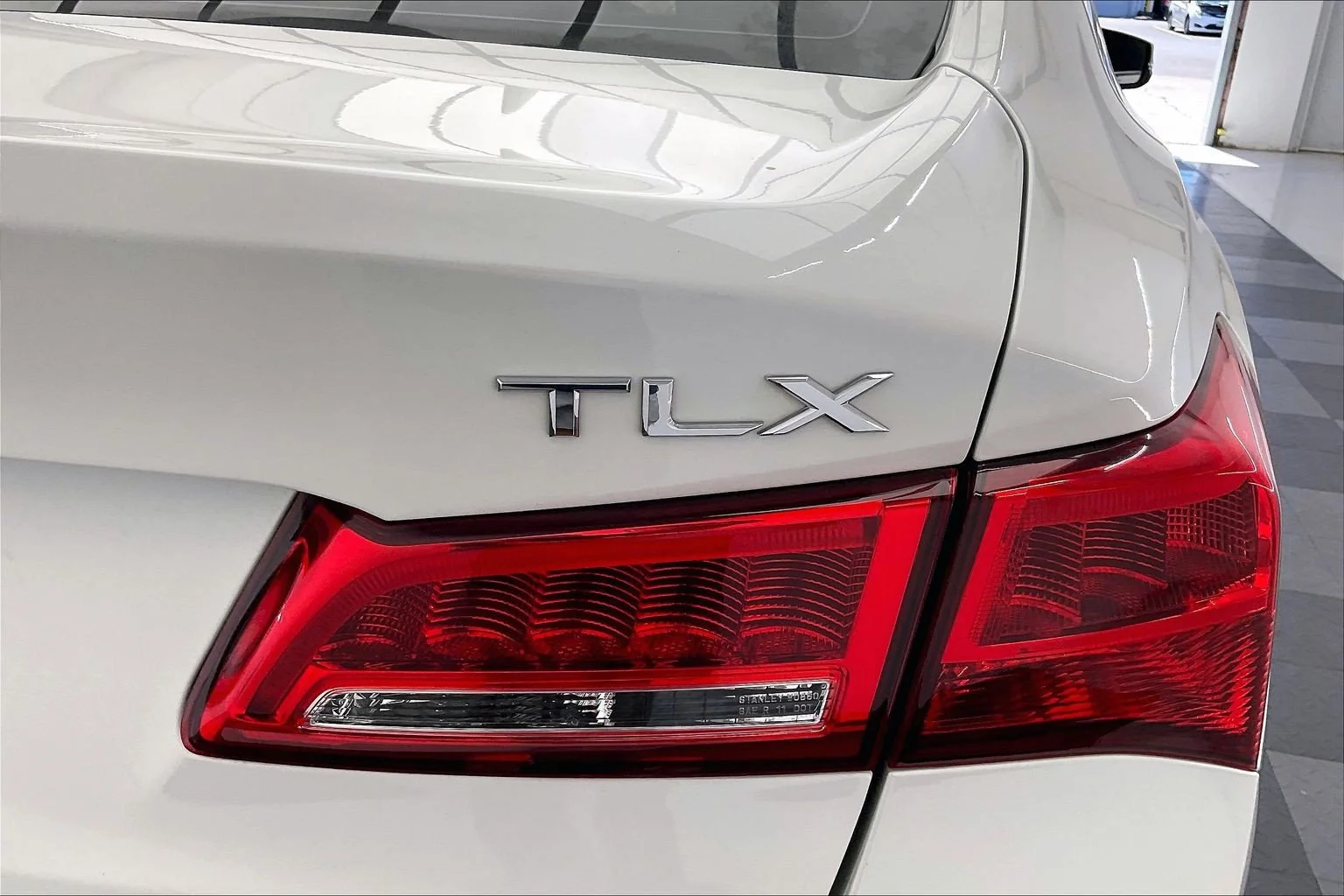 Used 2018 Bellanova White Pearl Acura 3.5L V6 image 30