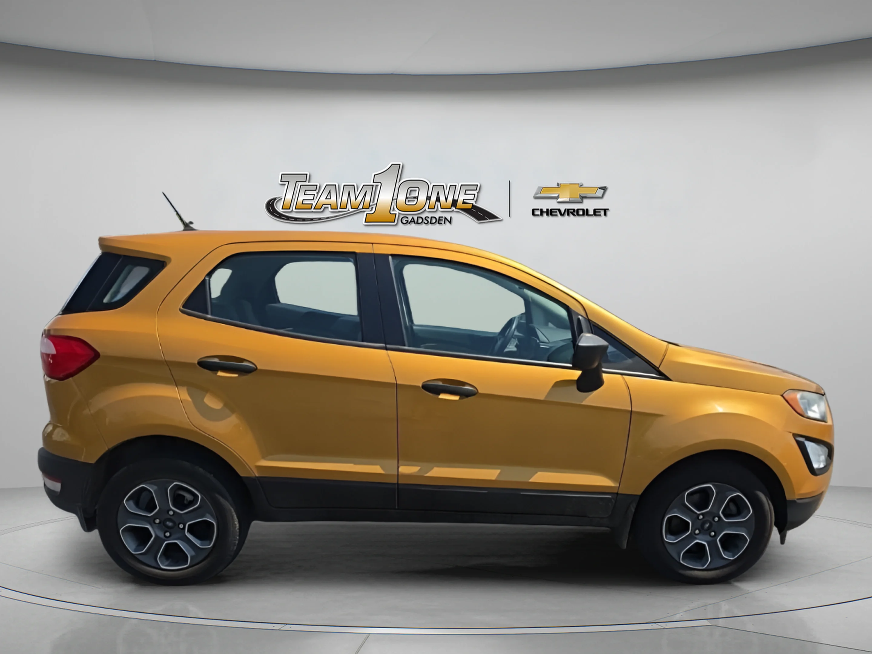 Used 2021 Yellow Ford S image 8